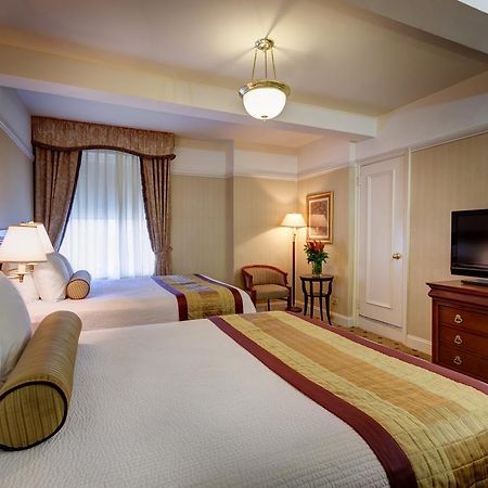 Wellington Hotel New York Bagian luar foto