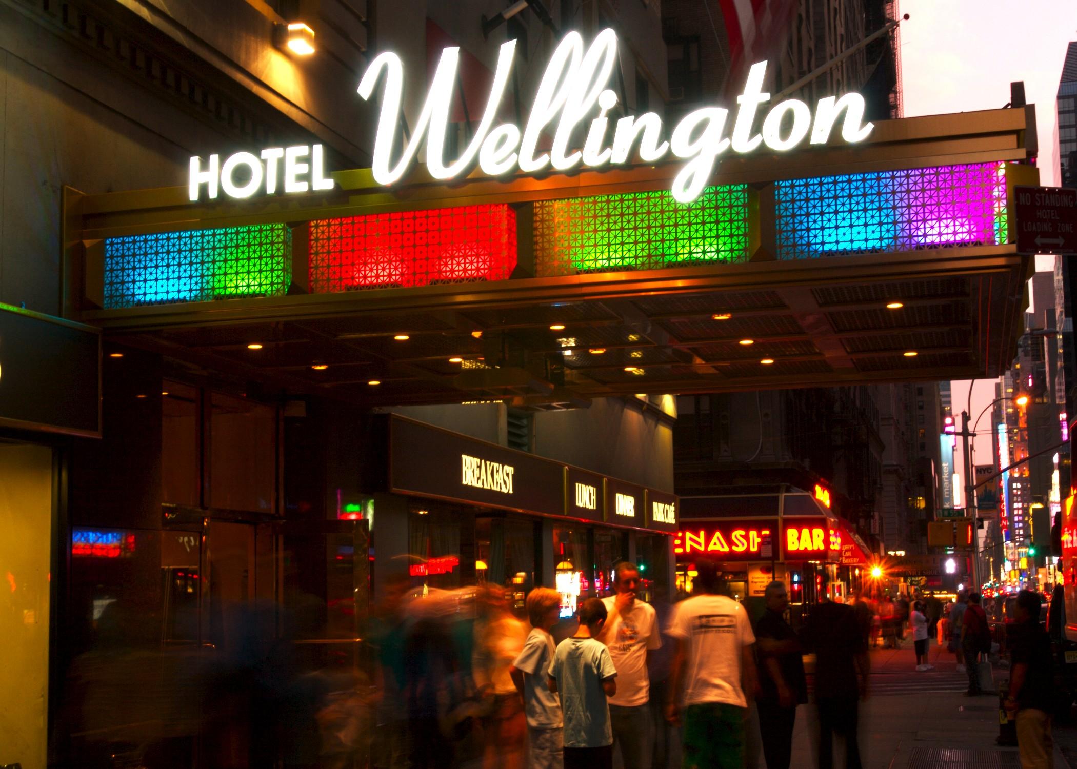 Wellington Hotel New York Bagian luar foto