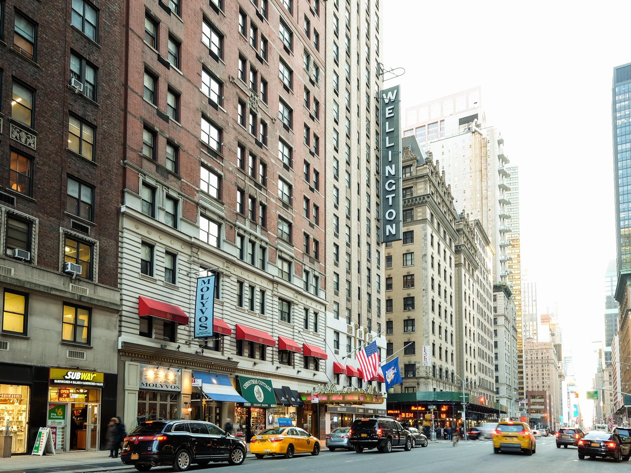 Wellington Hotel New York Bagian luar foto