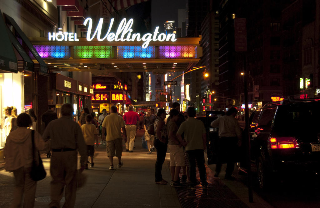 Wellington Hotel New York Bagian luar foto