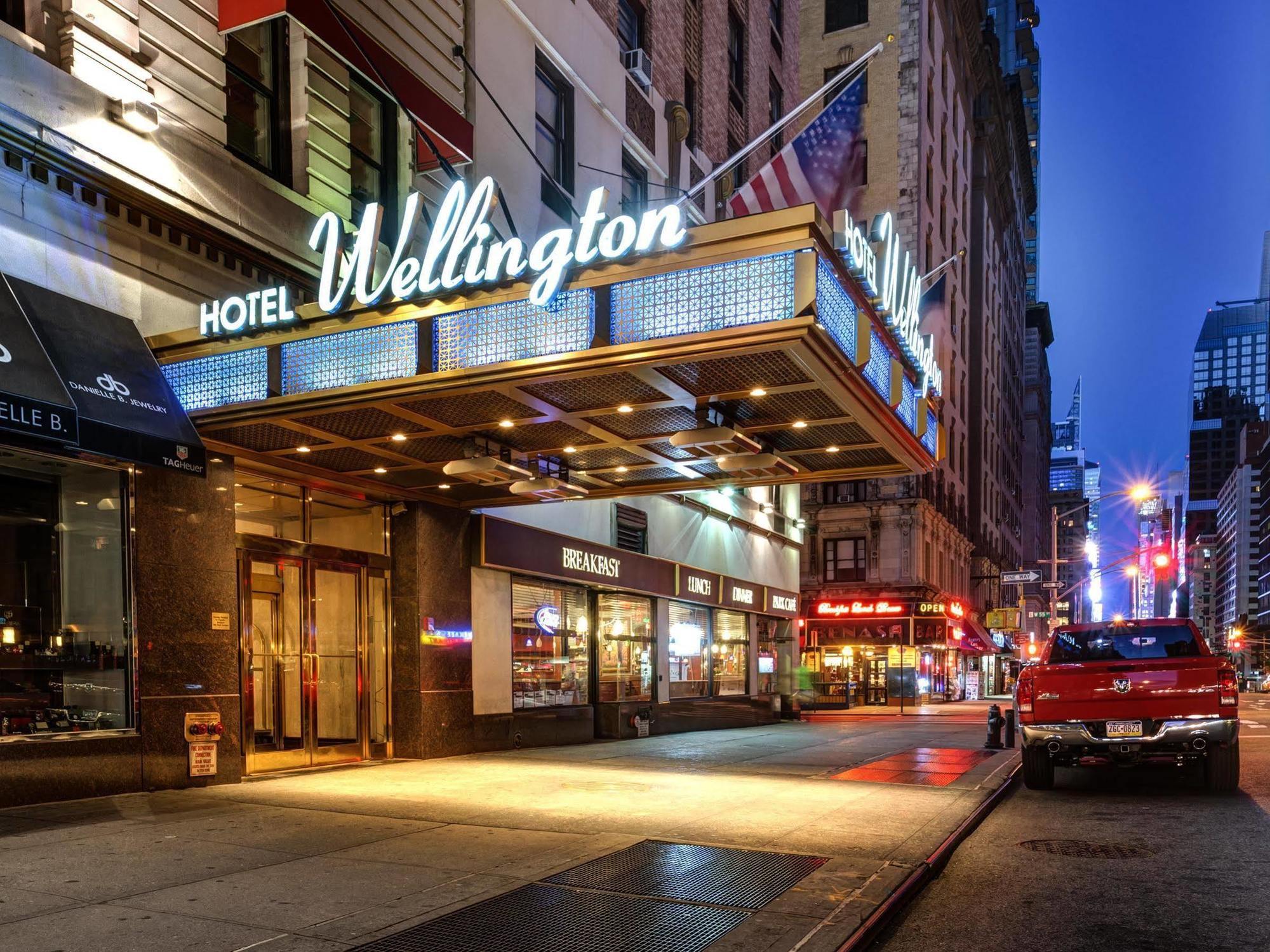 Wellington Hotel New York Bagian luar foto