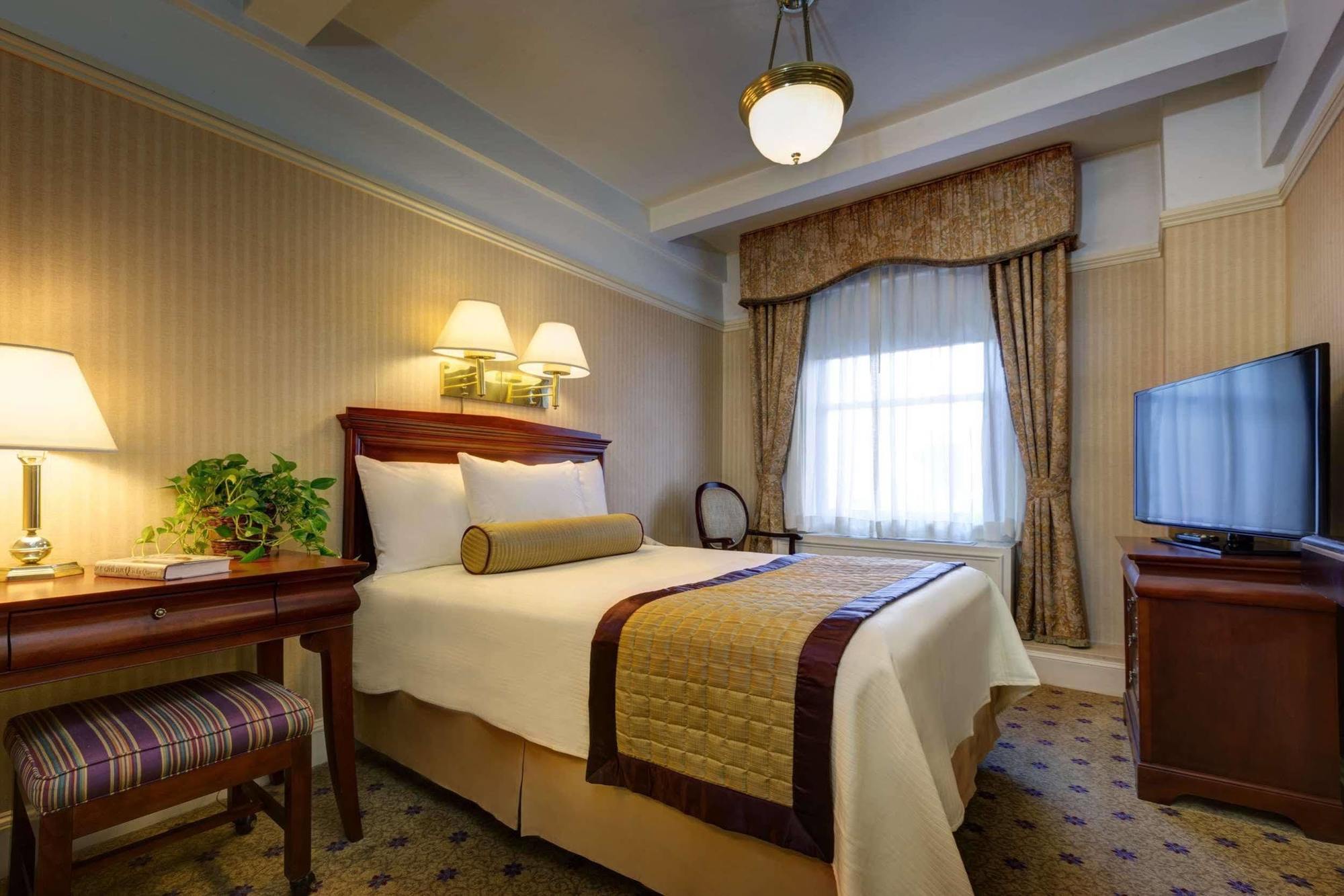 Wellington Hotel New York Bagian luar foto